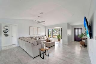 Private Family Getaway Minutes From the Beach - Englewood - 1