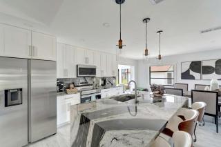 Private Family Getaway Minutes From the Beach - Englewood - 9
