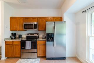 Refreshing and Restful Stay - Montgomery Village - 7