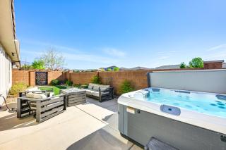 Private Hot Tub and Community Pool Washington Home! - 0