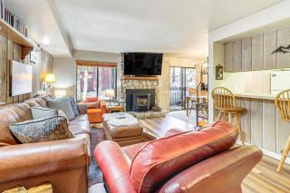 Walk to Shops and Eats Mammoth Lakes Condo with Pool - Mammoth Lakes - 0