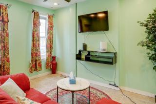 1 Mi to Downtown Colorful Wilmington Townhome! - Wilmington - 5