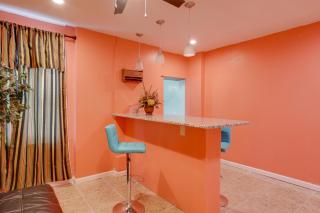 1 Mi to Downtown Colorful Wilmington Townhome! - Wilmington - 1