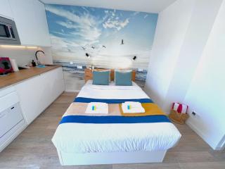 Evans Realty BZ Estudio & Piscina & Centro & Playa - Benalmádena - 2