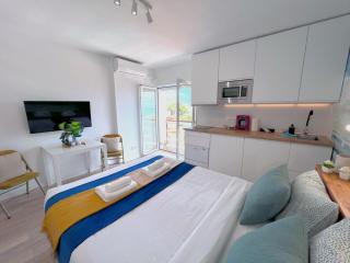 Evans Realty BZ Estudio & Piscina & Centro & Playa - Benalmádena - 3