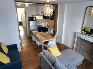 Grand appartement de ville avec 2 places de parking privées intérieur - Beuvrages - 0