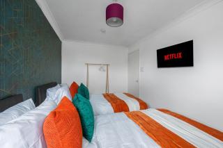 Stylish Duplex Apartment - Close to City Centre - Free Parking, Balcony, Self-Check-In, Fast WiFi and Smart TVs by Yoko Property - Milton Keynes - 7