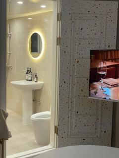 Parking available, luxury apartment within a 5-minute walk to Hongdae, Hapjeong, Mangwon, and Mangwon Market - 4