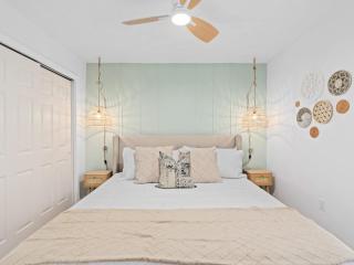 SUPER BOHO- At LAKE TOHO's WATER SLEEPs 6 - Kissimmee - 3