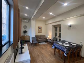 Cozy Apartment Near Holiday Inn - Tbilisi - 8