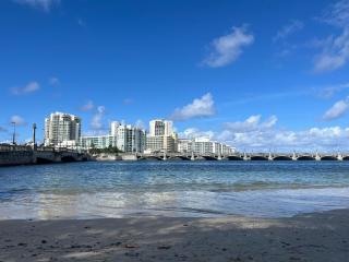 Walking beach distance studio in Miramar San Juan - 0