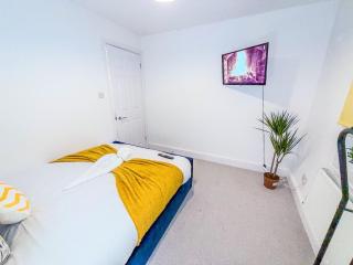 Stoke Manor Luxury 6 BR By AltoLuxoExperience Short Lets & Serviced Accommodation With Free Wifi & Parking - Bristol - 9