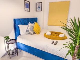 Stoke Manor Luxury 6 BR By AltoLuxoExperience Short Lets & Serviced Accommodation With Free Wifi & Parking - Bristol - 3