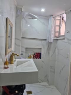 Quarto de casal ensolarado - Porto Alegre - 2