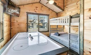 Grey Wood Lodge Hot Tub Fireplace Games - Sevierville - 7