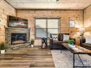 Grey Wood Lodge Hot Tub Fireplace Games - Sevierville - 3