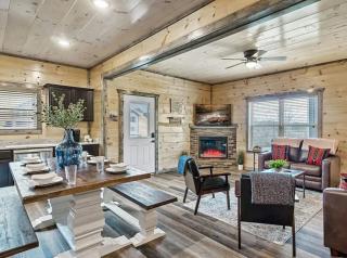 Grey Wood Lodge Hot Tub Fireplace Games - Sevierville - 2