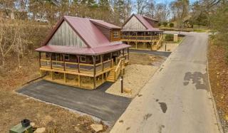 Beary Cottage Hot Tub Grill Arcade Games - Pigeon Forge - 2