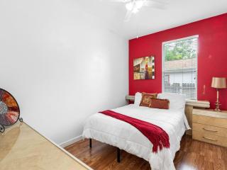 Tampa Retreat by Ybor-Great for Families and Friends - Tampa - 1