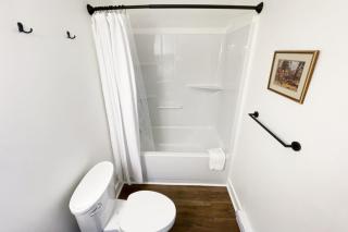 Raven Lady #201- Ucluelet Sleeps 6 Pet Friendly - 1