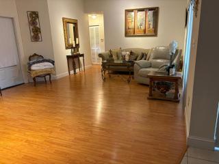 Spacious Comfortable 4 BR 2 BH home and large pool - 8