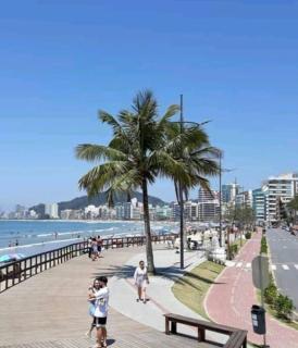 Prédio frente mar apto frente p montanhas a 20m PRAIA 8 pessoas - Itapema - 1