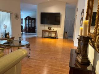 Spacious Comfortable 4 BR 2 BH home and large pool - Richmond West - 3