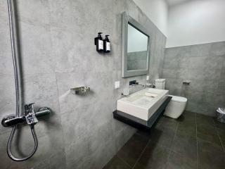 Queens Mount Glen Heights - 3