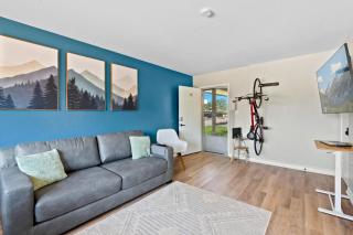 10 min Red Rocks FAMILY FRIENDLY with Bike Storage - 2