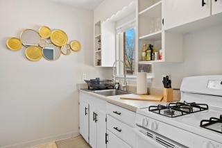 10 min Red Rocks FAMILY FRIENDLY with Bike Storage - 1