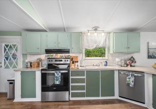 Hot Tub, Fire pit & Pet-friendly Riverside Retreat - New Braunfels - 4