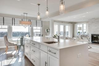 Walk to Rye Harbor State Park Home with Ocean Views - Rye - 1