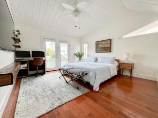 3BR Canal Front Getaway Near Fenwick Walk to Beach with Dock and Kayaks - 3