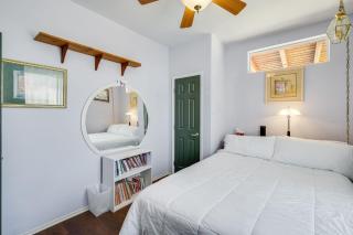 Navigate Stays Pioneertown Retreat w Hot Tub - Pioneertown - 9