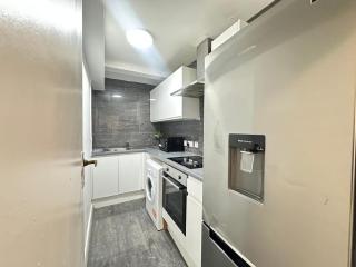 Beautiful Two Bedroom Apartment Edgware Road - London - 3