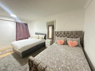 Beautiful Two Bedroom Apartment Edgware Road - London - 1