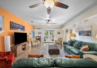 Waterfront & Pet-friendly 3-Acre Home with fire-pit - Hutto - 7