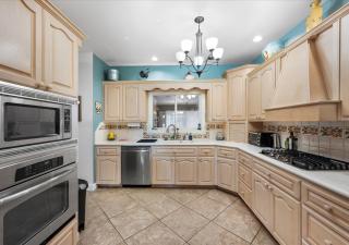 Waterfront & Pet-friendly 3-Acre Home with fire-pit - 2