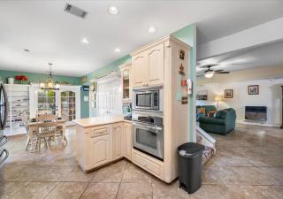 Waterfront & Pet-friendly 3-Acre Home with fire-pit - Hutto - 3