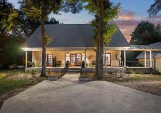 Waterfront & Pet-friendly 3-Acre Home with fire-pit - Hutto - 9