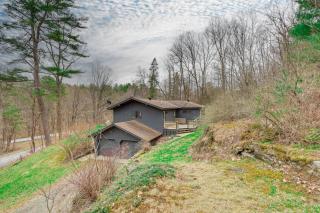 2 Mi to Hoosic River The Moss House with Deck! - Cambridge - 9