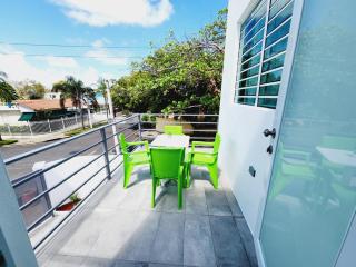 25- Pool Mansion walk to Beach, sleeps 30 guests - 4