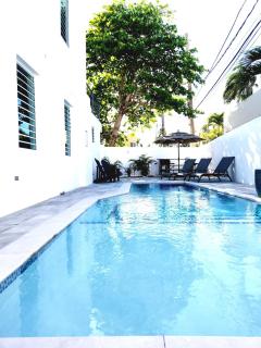 25- Pool Mansion walk to Beach, sleeps 30 guests - 2