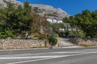 Apartments with parking space Brela, Makarska - 22678 - 9