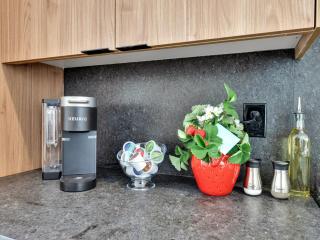 Uptown Escape l Stylish Stay near Downtown Dallas - 7