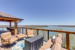 The Best Views on Beaver Lake! Home with Deck and BBQ - Rogers - 0