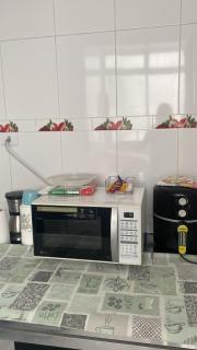 Em 5 minutos a pé tá na praia e no Shopping Praiamar Corporate, 2 quartos com ar condicionado, 2 banheiros, portaria 24 horas, elevador, 1 vaga carro gratuita, wi-fi, pets ok, enxoval, horário flexível! - Santos - 5