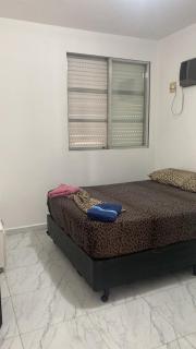 Em 5 minutos a pé tá na praia e no Shopping Praiamar Corporate, 2 quartos com ar condicionado, 2 banheiros, portaria 24 horas, elevador, 1 vaga carro gratuita, wi-fi, pets ok, enxoval, horário flexível! - Santos - 7