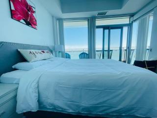 new MillionDollarView High Floor CN Tower LAKE - 1