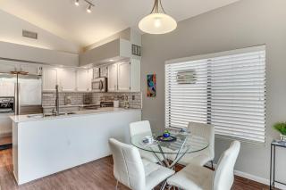 Comfortable and Contemporary Home in Tucson - 3